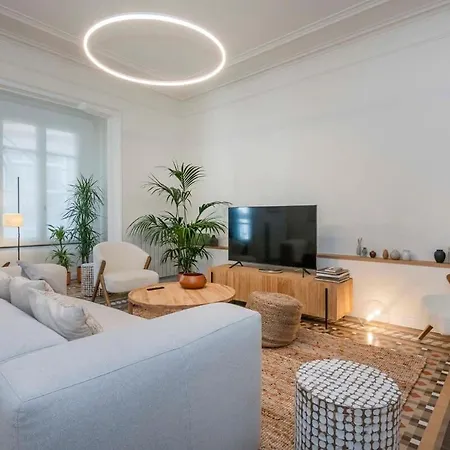 Amazing 5 Bd 5 Bathroom Next To Plaza Catalunya Apartment *