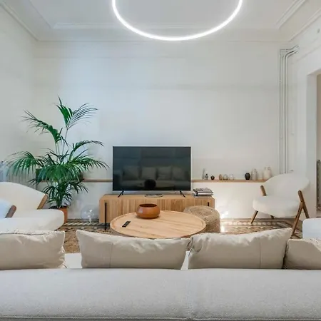Amazing 5 Bd 5 Bathroom Next To Plaza Catalunya * Barcelona
