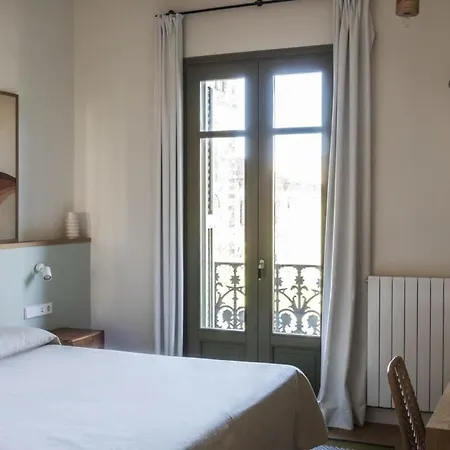 Amazing 5 Bd 5 Bathroom Next To Plaza Catalunya Barcelona