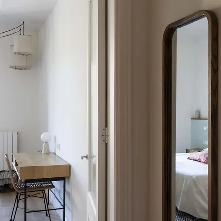 Amazing 5 Bd 5 Bathroom Next To Plaza Catalunya *