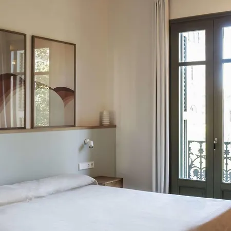Amazing 5 Bd 5 Bathroom Next To Plaza Catalunya *