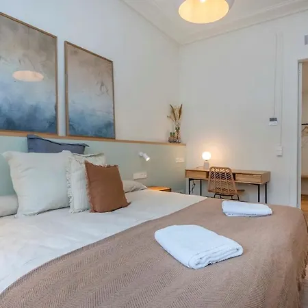 Amazing 5 Bd 5 Bathroom Next To Plaza Catalunya Apartment *