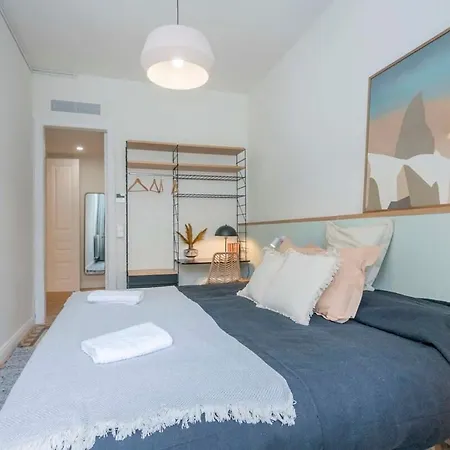 Amazing 5 Bd 5 Bathroom Next To Plaza Catalunya *