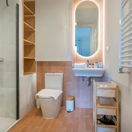 Amazing 5 Bd 5 Bathroom Next To Plaza Catalunya Apartment