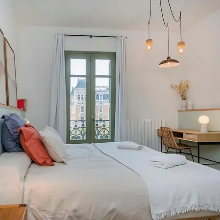 Apartment Amazing 5 Bd 5 Bathroom Next To Plaza Catalunya