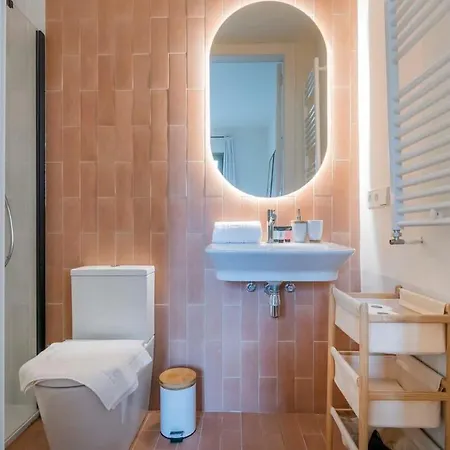 Amazing 5 Bd 5 Bathroom Next To Plaza Catalunya Barcelona