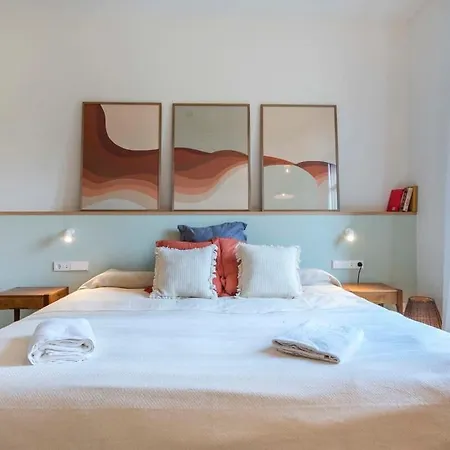 Amazing 5 Bd 5 Bathroom Next To Plaza Catalunya *