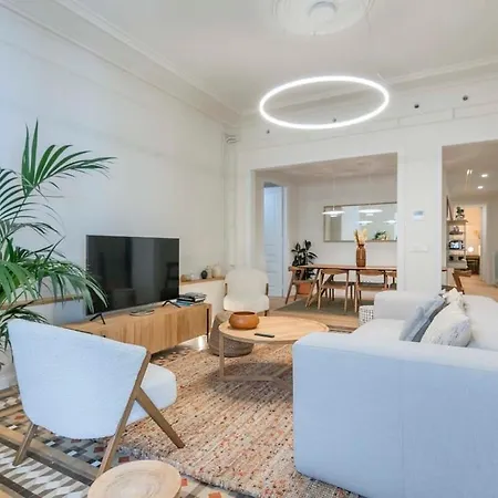 Apartment Amazing 5 Bd 5 Bathroom Next To Plaza Catalunya