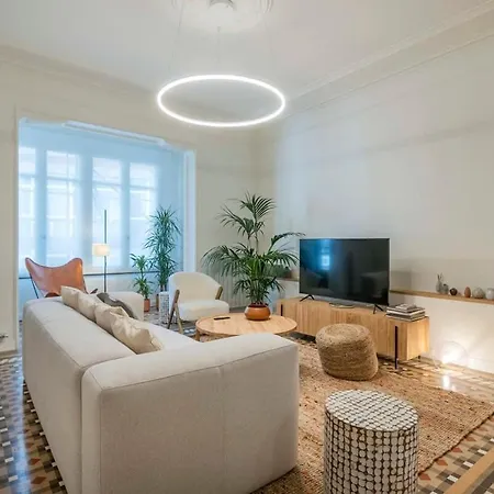 Amazing 5 Bd 5 Bathroom Next To Plaza Catalunya *